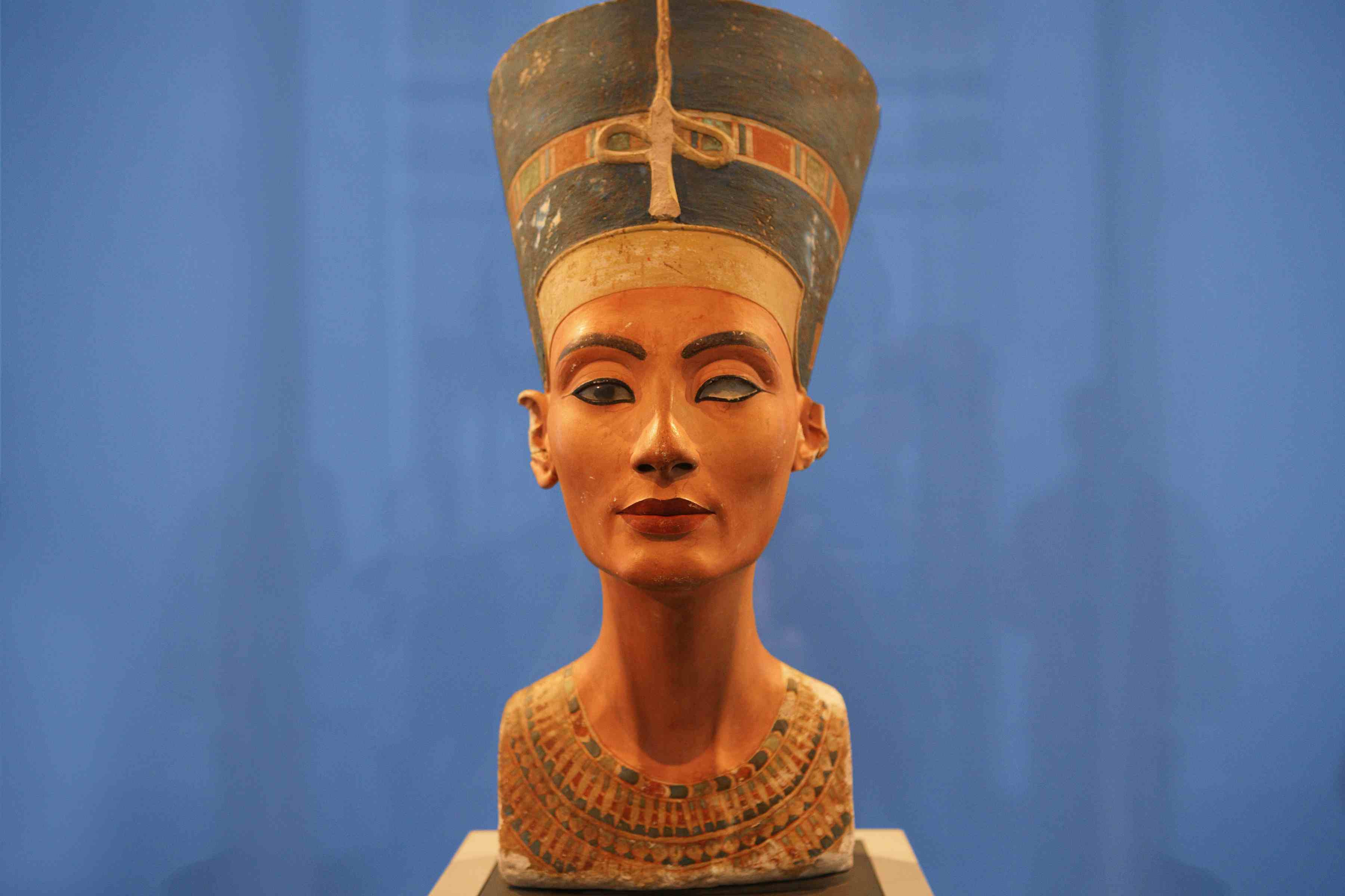 13 Popular Antique Lady Head Vases 2024 free download antique lady head vases of the most powerful women rulers of the ancient world for nefertiti bust in berlin