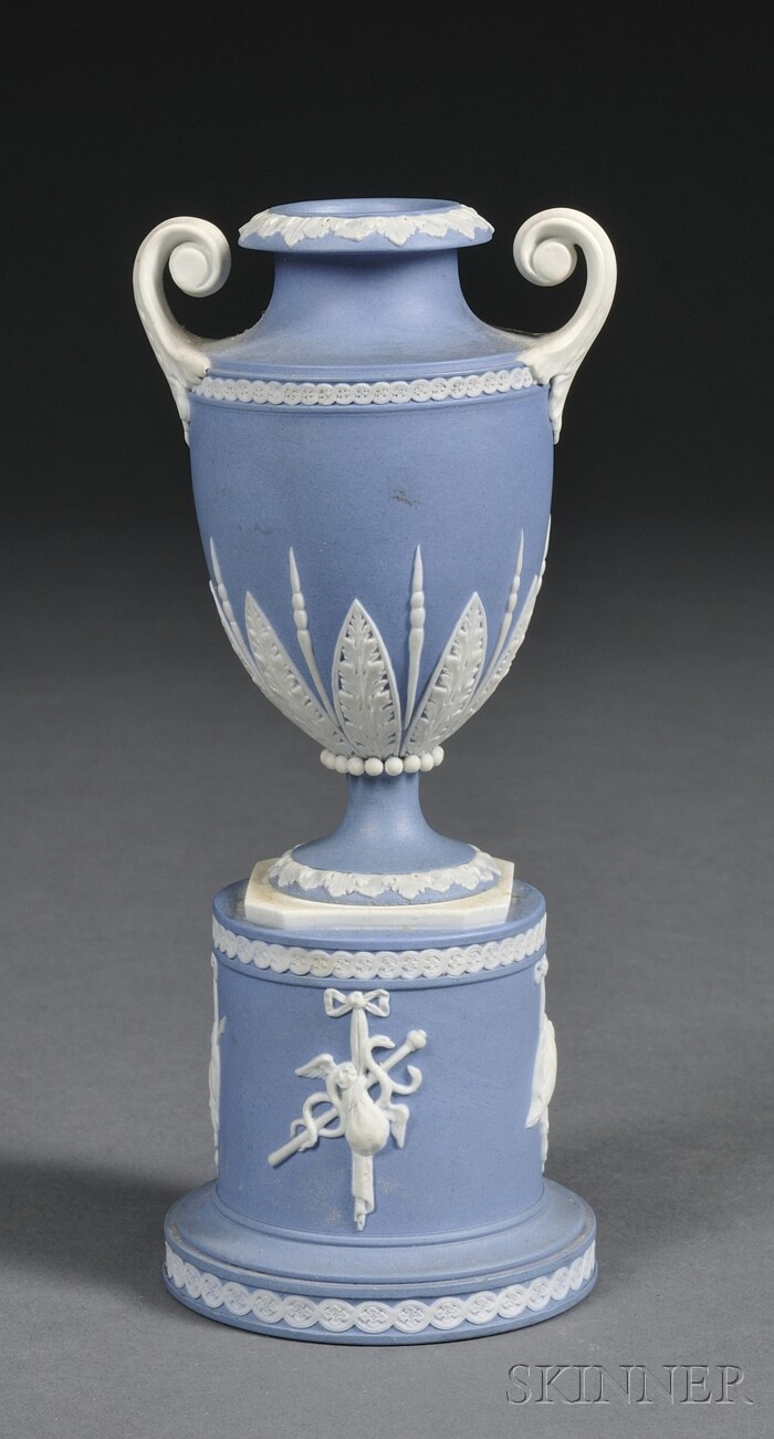 18 Lovely Antique Wedgwood Vase 2024 free download antique wedgwood vase of 189 best wedgewood jasperware images on pinterest wedgwood pertaining to wedgwood solid blue jasper urn on stand england late 18th century