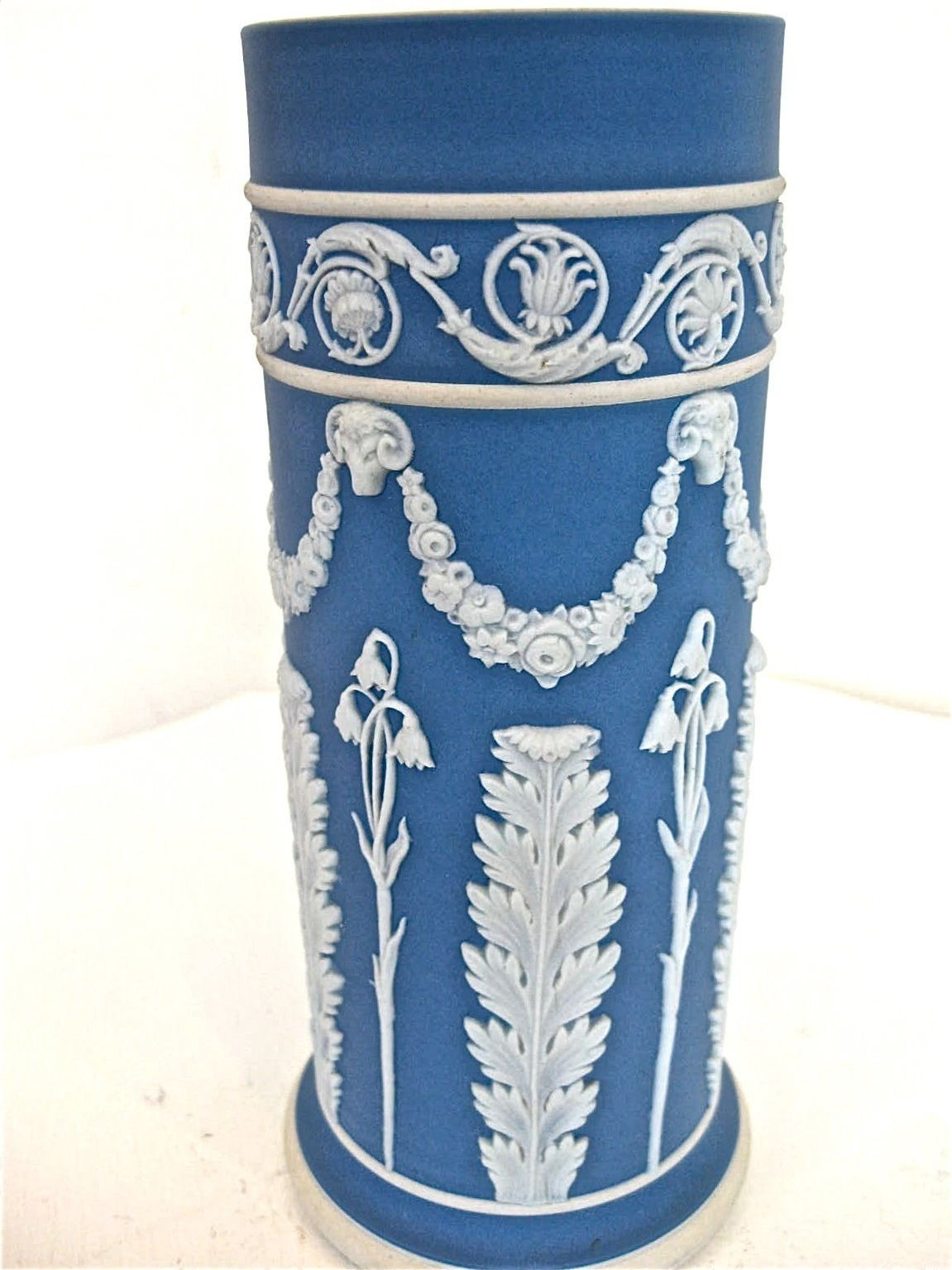 18 Lovely Antique Wedgwood Vase 2024 free download antique wedgwood vase of vintage wedgwood blue dip jasperware cylinder vase ebay pottery pertaining to vintage wedgwood blue dip jasperware cylinder vase ebay