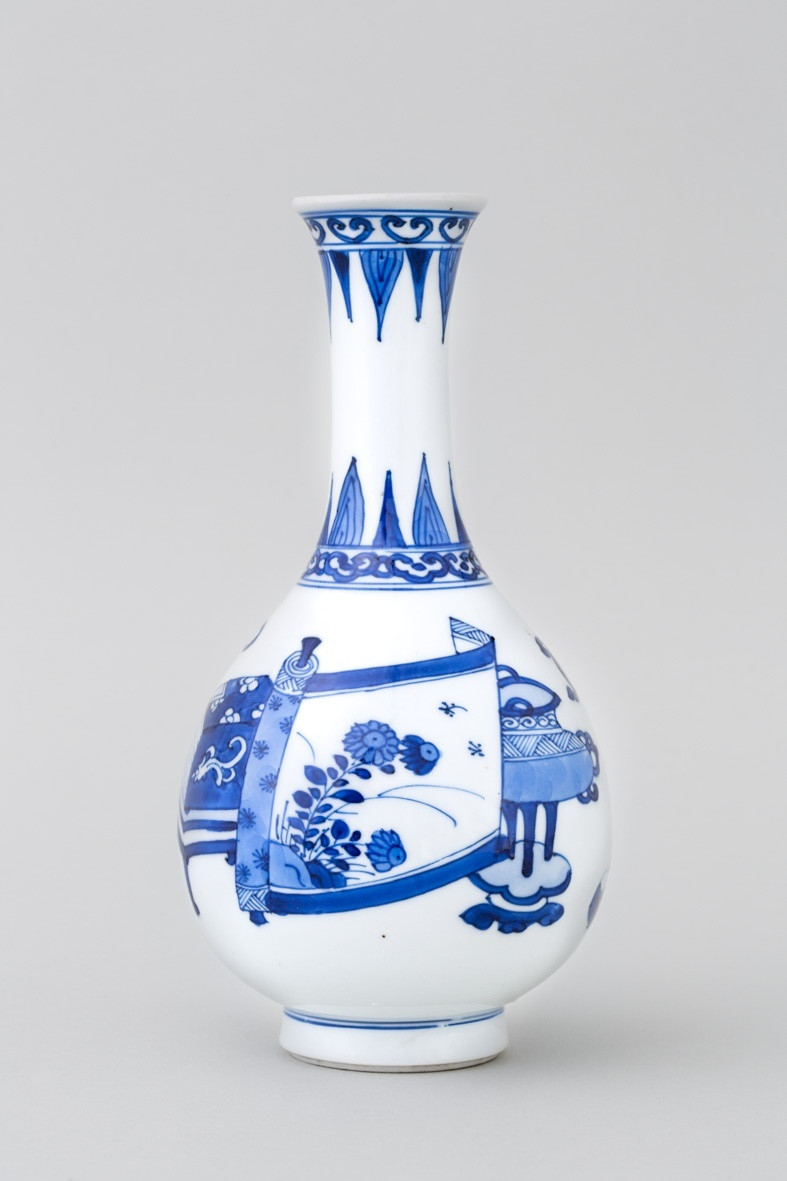 11 Amazing Blue and White Porcelain Flower Vase 2024 free download blue and white porcelain flower vase of a chinese blue and white hundred antiques bottle vase kangxi pertaining to a chinese blue and white hundred antiques bottle vase