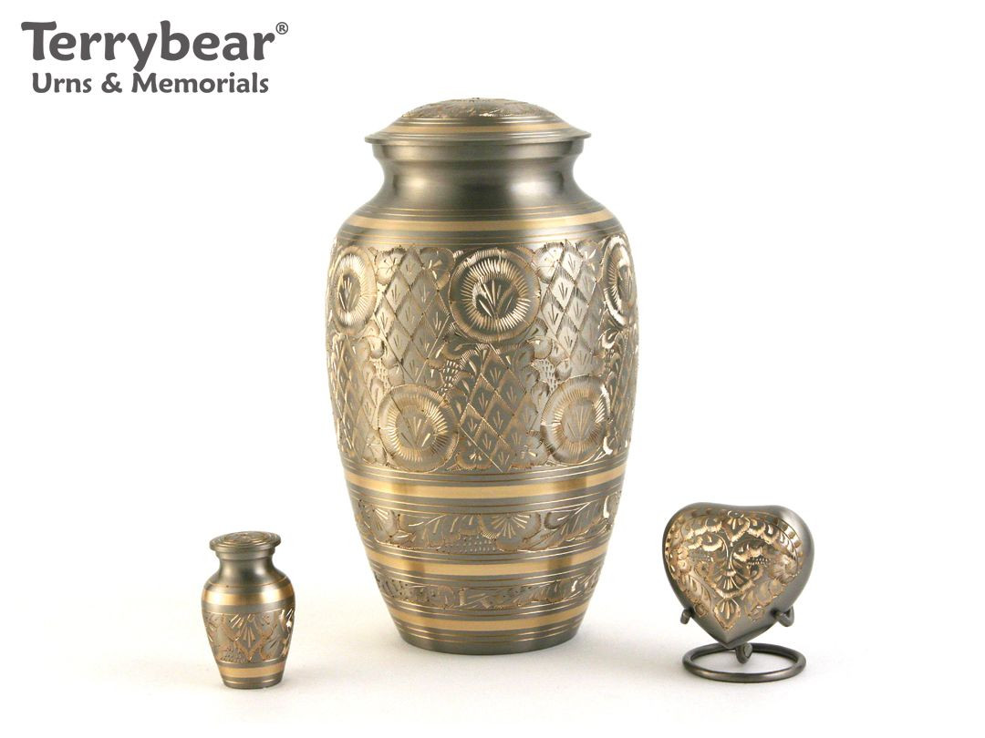 28 Fantastic Cheap Memorial Vases 2024 free download cheap memorial vases of terrybear platinum engraved ensemble large cremation urn keepsake throughout terrybear platinum engraved ensemble large cremation urn keepsake and heart keepsake