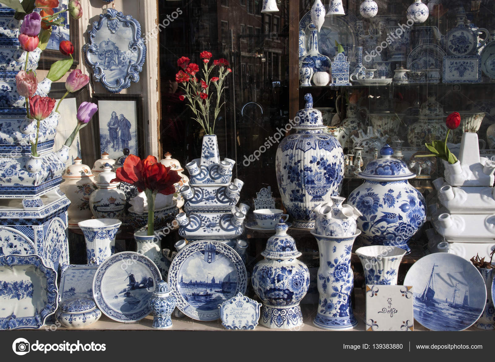 10 attractive Delft Holland Vase 2024 free download delft holland vase of sklep z z delft w amsterdam zdjac299cie stockowe editorial intended for amsterdam netherlands januari 22 2017 shop with delft pottery in amsterdam zdjac299cie od joeppo