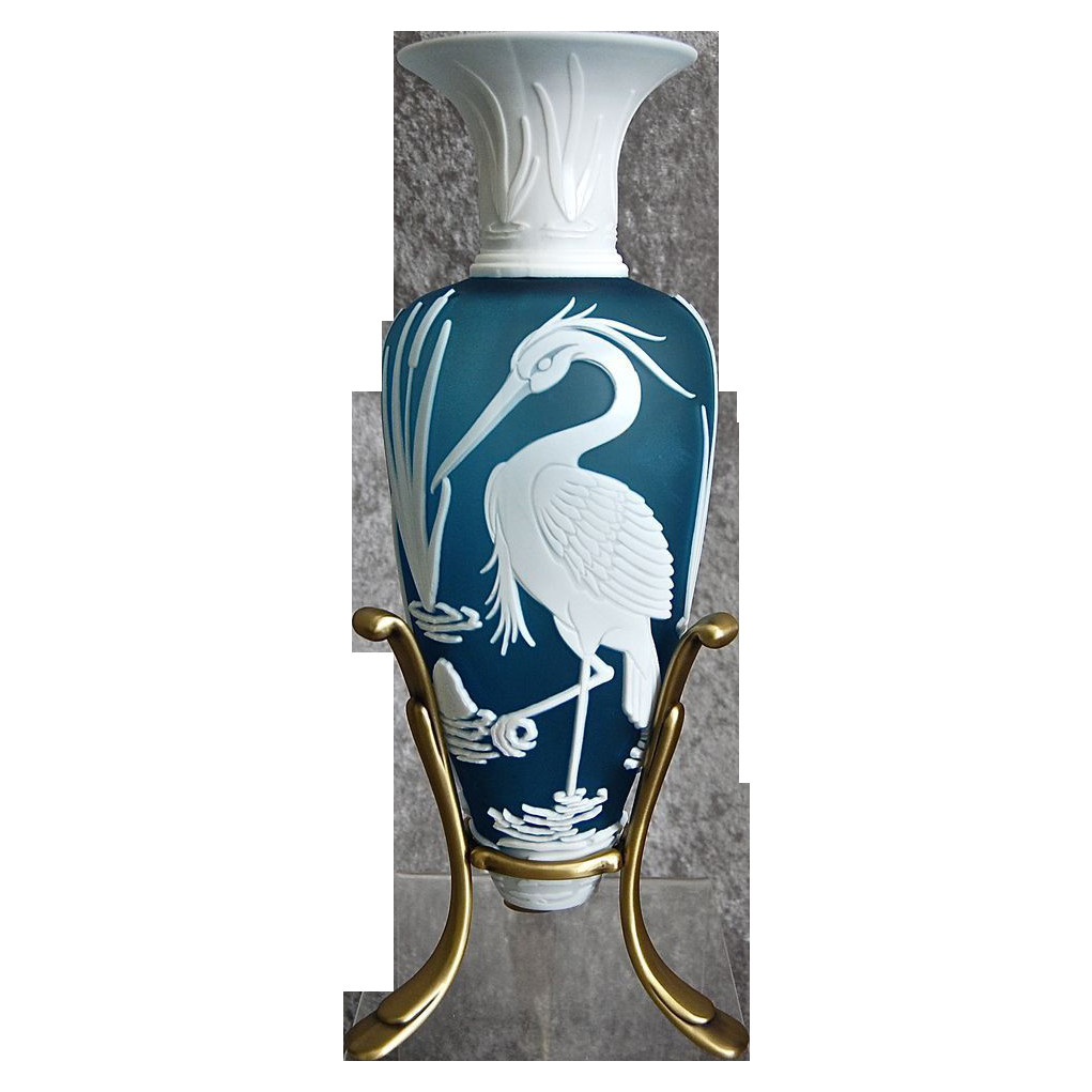 13 Popular Fenton Burmese Vase 2024 free download fenton burmese vase of fenton art glass cameo carved heron amphora vase ltd ed 44 150 with regard to fenton art glass cameo carved heron amphora vase ltd from the devil duck collection on ru