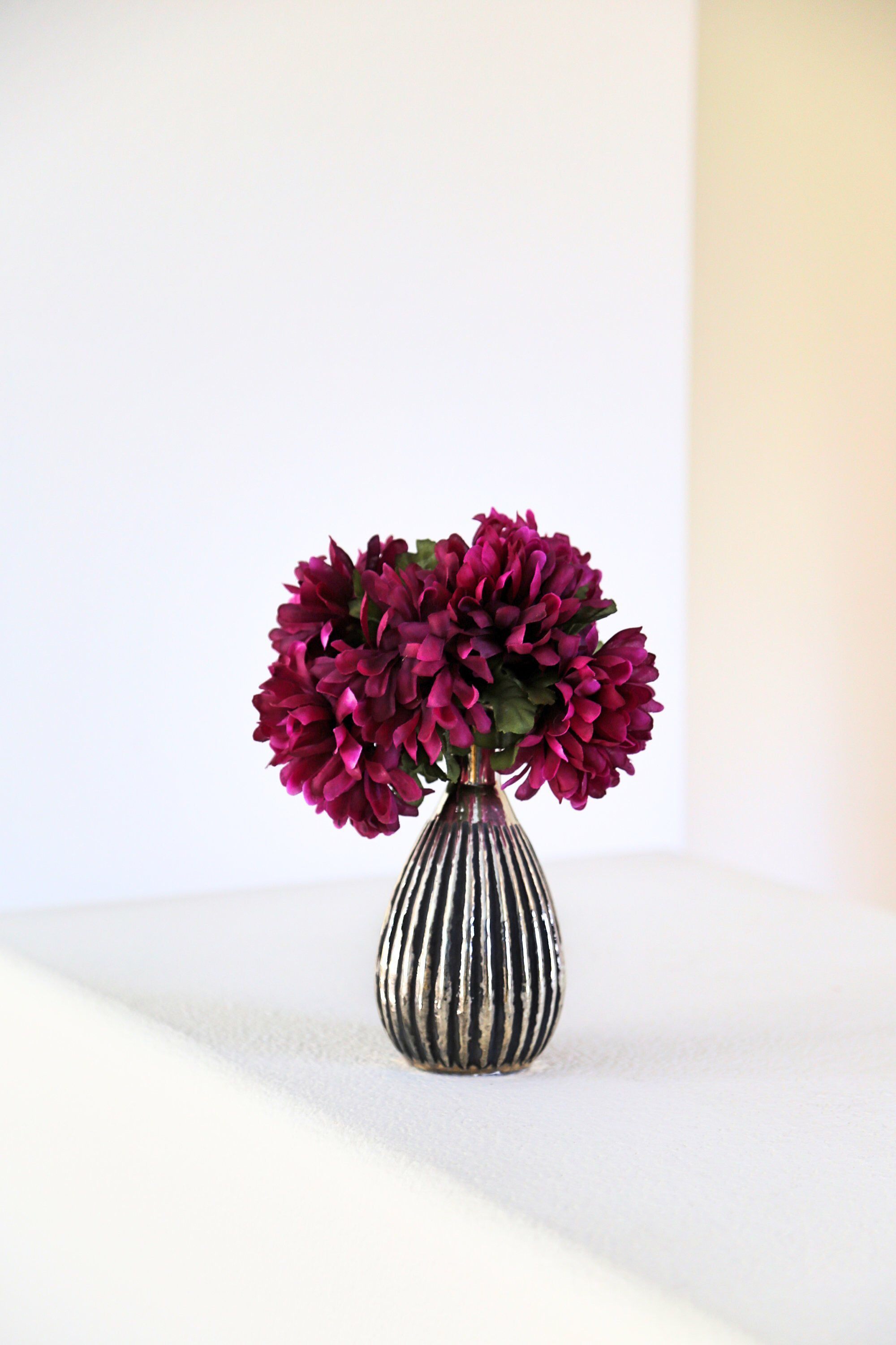 10 Ideal Narrow Neck Vase 2024 free download narrow neck vase of elegant fall mum arrangement petit fall floral arrangement in metal within elegant fall mum arrangement petit fall floral arrangement in metal look bud vase