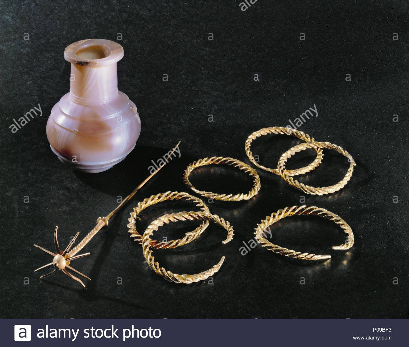 24 Awesome Princess House Heritage Large Vase 2024 free download princess house heritage large vase of six headed stock photos six headed stock images alamy inside gold jewelery and an onyx vase six bracelets and a long flower headed pin