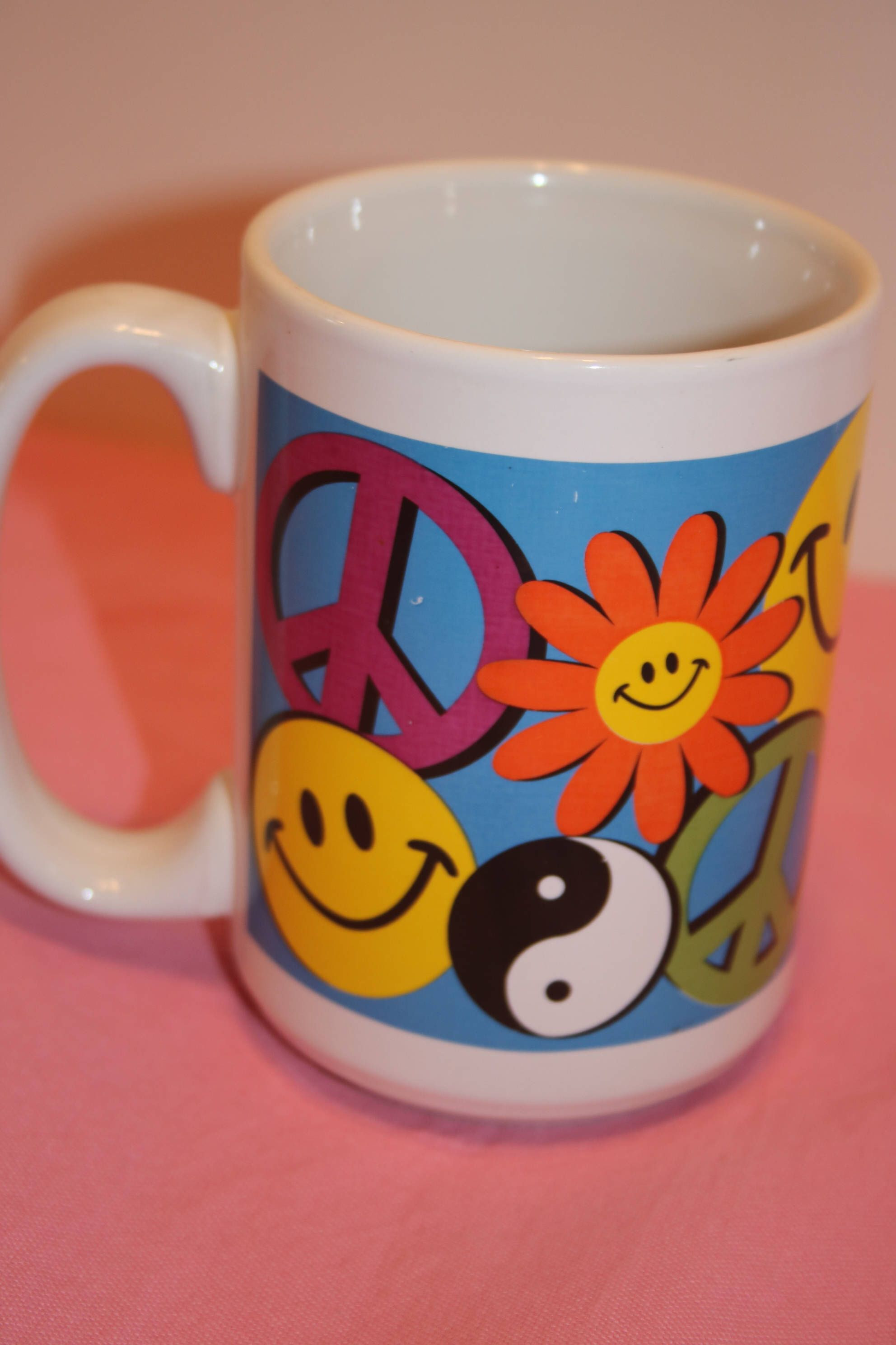 29 Great Smiley Face Vase with Flowers 2024 free download smiley face vase with flowers of happy face coffee mug peace sign flower power coffee cup 1970s regarding a personal favorite from my etsy shop https www etsy com listing 522159270 happy fac