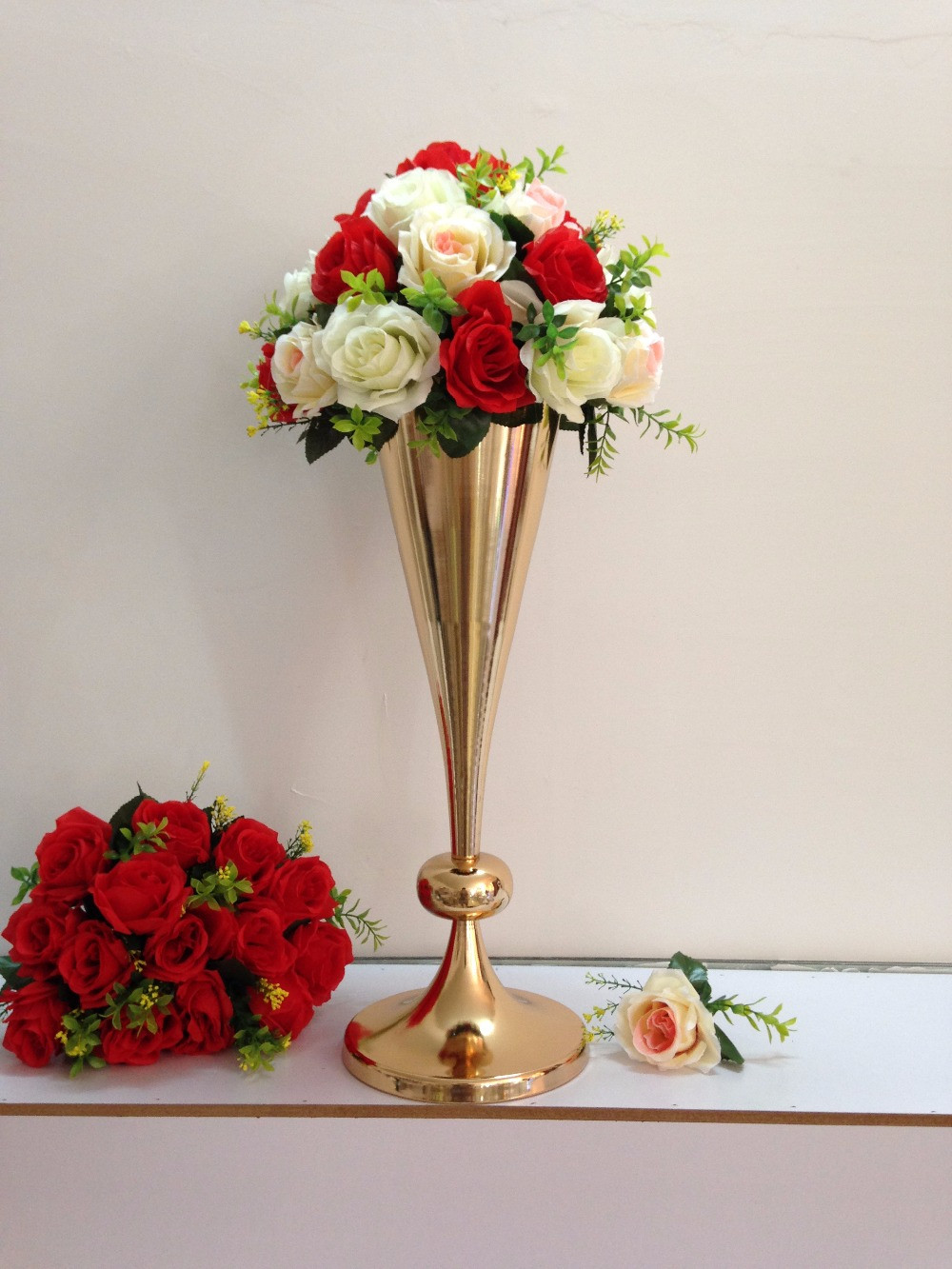 29 Popular Tube Flower Vase 2024 free download tube flower vase of breathtaking table with vase 6 design treeangle xmlserving com with regard to furniture dazzling table with vase 12 new style 54cm 21 2 gold wedding flower stand decorati