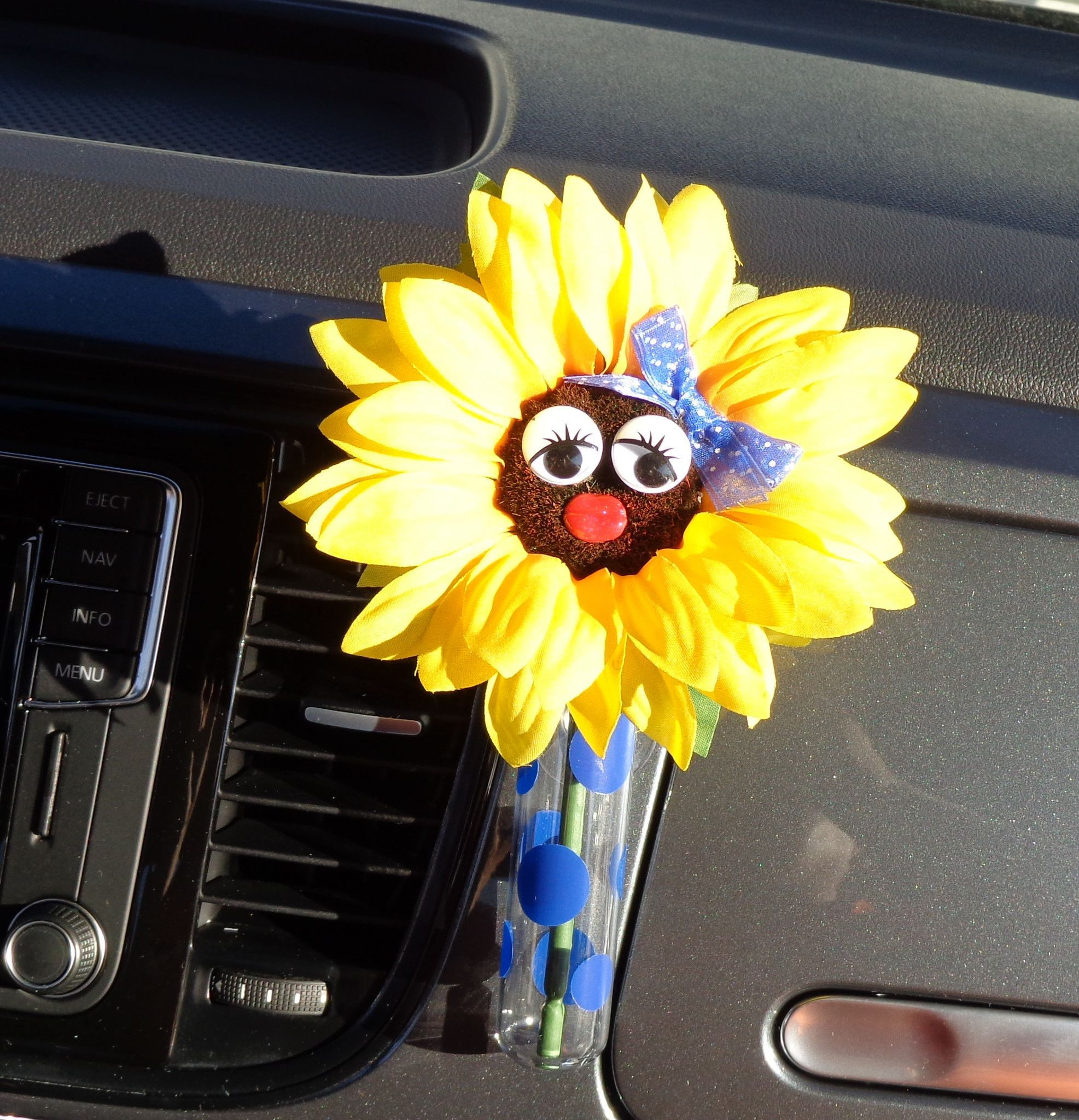 12 Stylish Volkswagen Flower Vase 2024 free download volkswagen flower vase of vw beetle flower sunflower with blue bow with universal vase pertaining to vw beetle flower sunflower with blue bow with universal vase