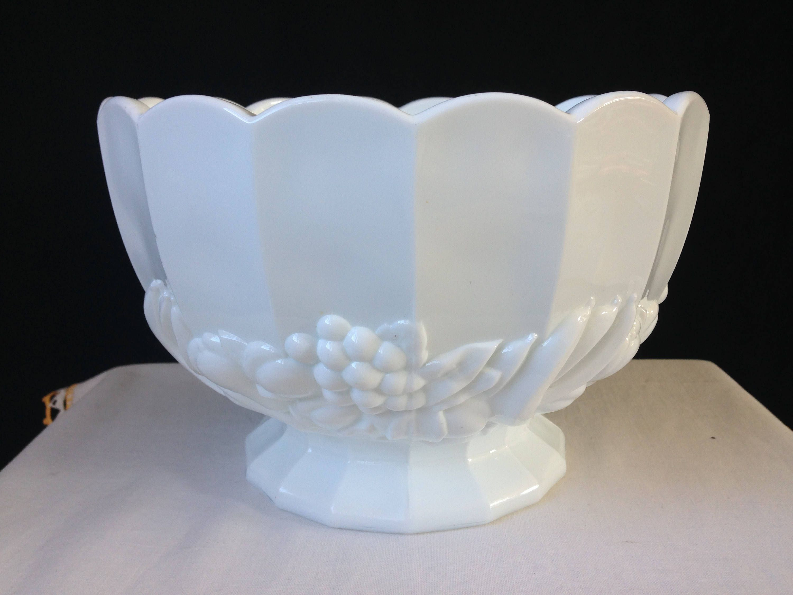 12 Cute White Fenton Glass Vase 2024 free download white fenton glass vase of indiana glass della robbia banana fruits milk glass footed with indiana glass della robbia banana fruits milk glass footed bowl scalloped rim